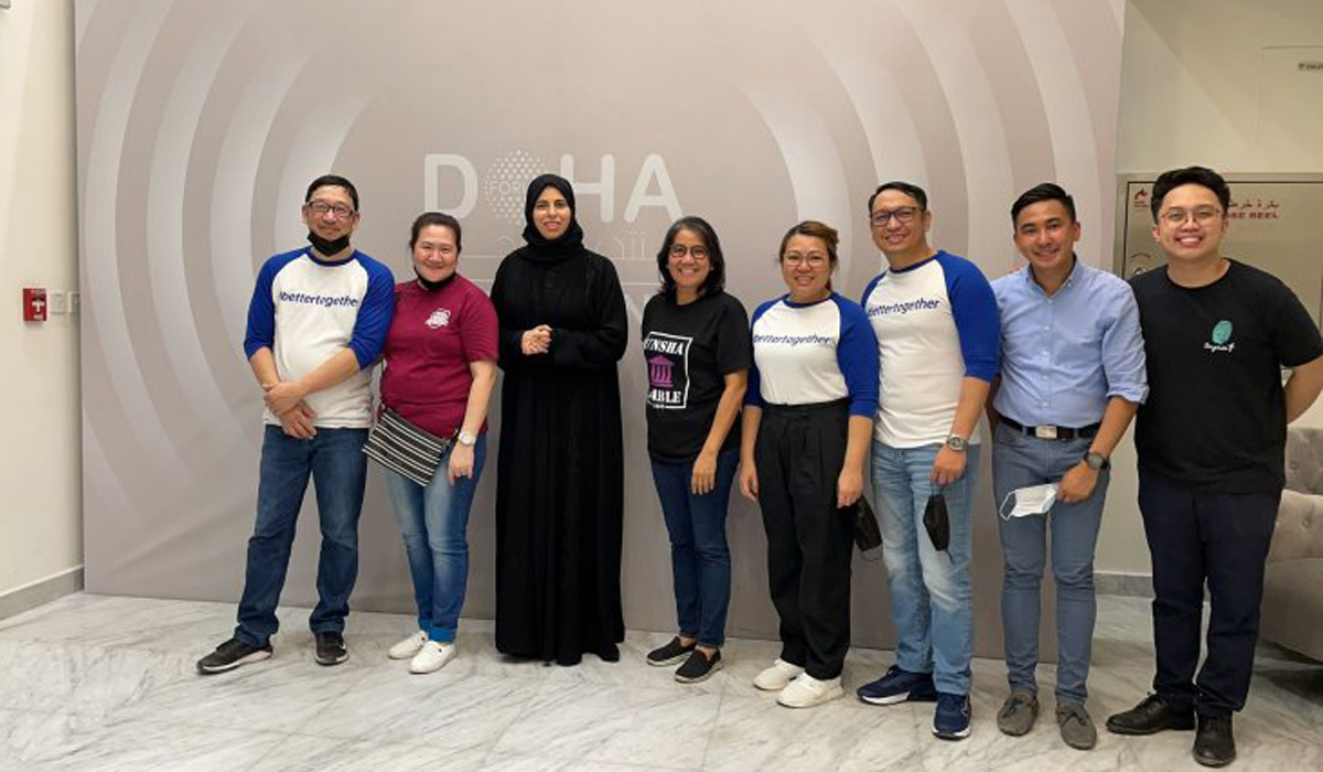 HE Lolwah bint Rashid Al Khater with Filipino community